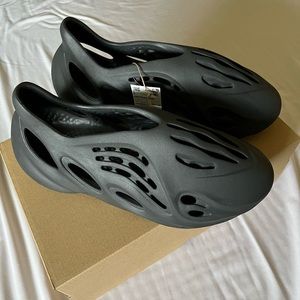 Brand new Yeezy foam runner Onyx 13